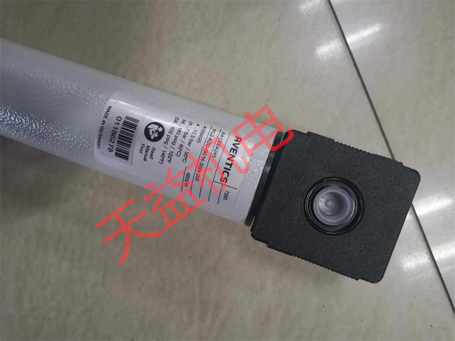 R412004245.jpg
